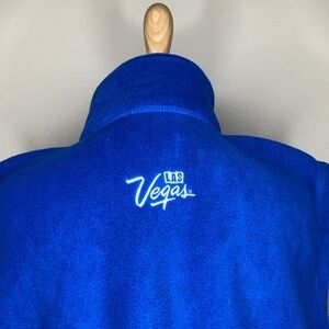 🎰 NWT, Las Vegas themed blue vest w/pockets, zip front, adjustable bottom edge